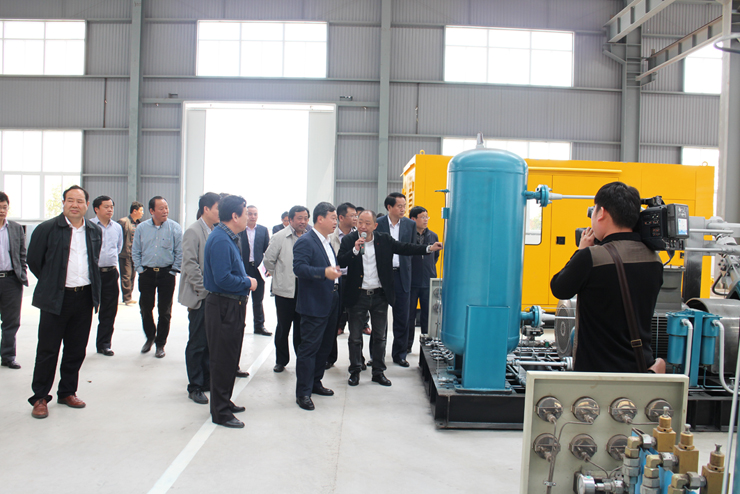 懷遠縣領(lǐng)導(dǎo)視察蚌埠市聯(lián)合壓縮機制造有限公司